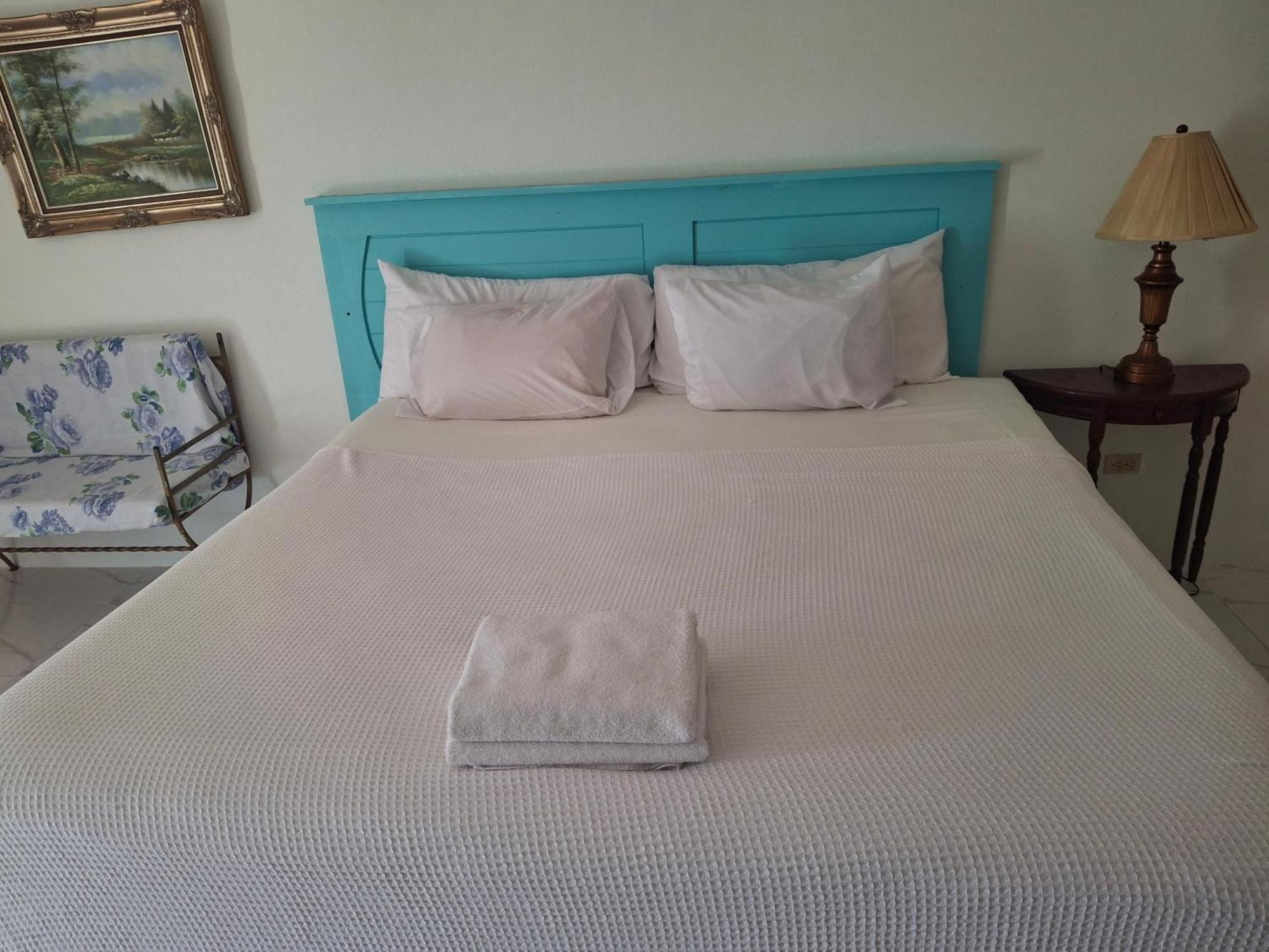 Ocean View Apartments Bridgetown Oda fotoğraf
